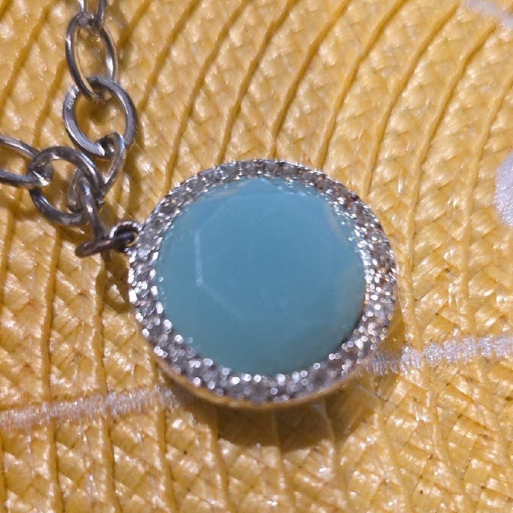 Elegant Silver and Blue Bracelet - Picture 2 of 5
